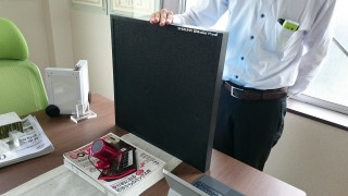 スピーカー背面にパネルを設置