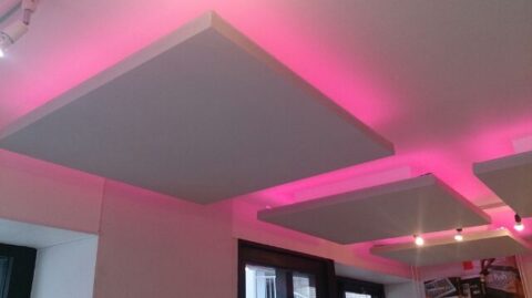 フラッターエコー処理。吸音パネルの設置個所が重要です