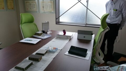 Comparing various sounds using acoustic panels : Classic, Bossa nova, Techno, Jazz, and Japanese music