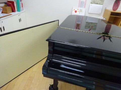 Improving sound environment for “Grand Piano”